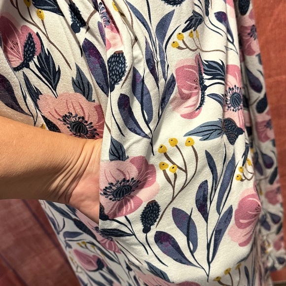 Milkmaid Goods Robe - Picture 10 of 12